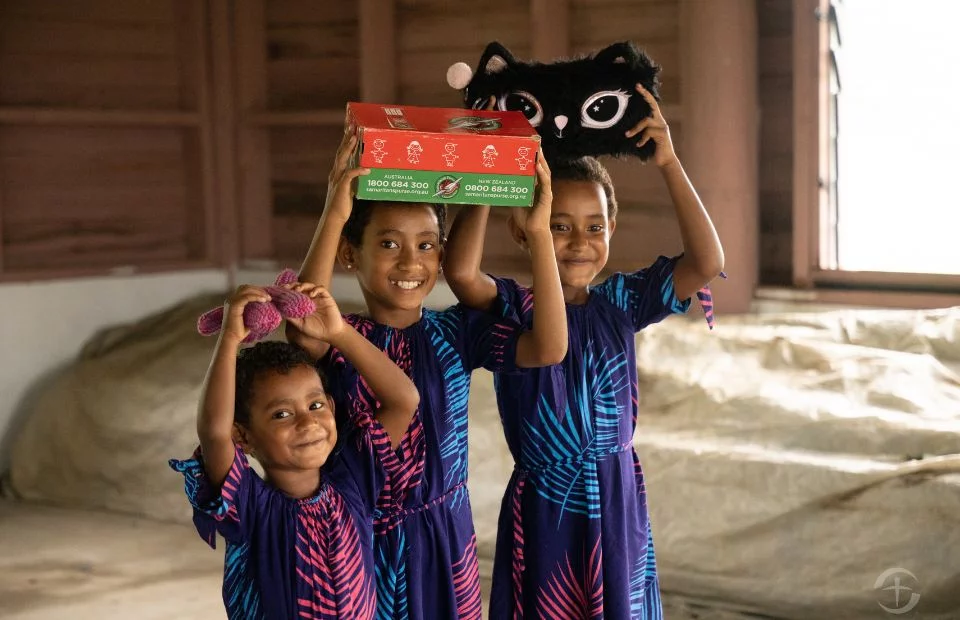 Spenden für bedürftige Kinder an Weihnachten Spenden für "Weihnachten im Schuhkarton"