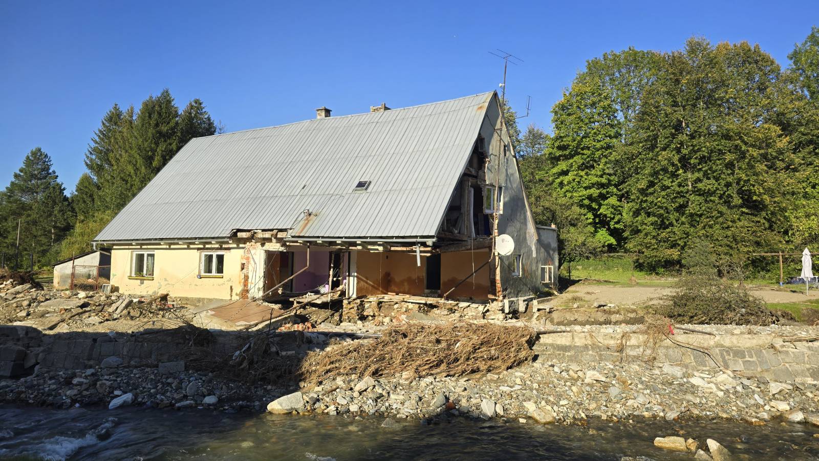 Zerstörung durch Flut in Jesinek 2024